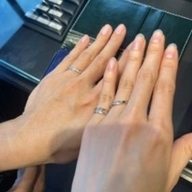 【エクセルコダイヤモンド(EXELCO DIAMOND)の口コミ】 シンプル過ぎず、派手過ぎないデザインが決め手になった。セットリング以…