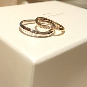 【BRIDGE(ブリッジ)の口コミ】 レディースリングにはダイヤモンドがたくさんセッティングされていて色も…