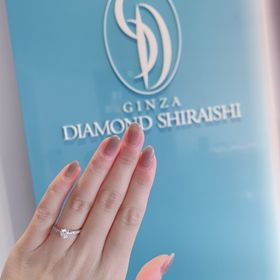 【銀座ダイヤモンドシライシの口コミ】 中央のダイヤモンドに向かって細くなっていくデザインに惹かれこちらに決…