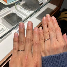 【エクセルコダイヤモンド(EXELCO DIAMOND)の口コミ】 普段から身につける物なので、シンプルなデザインを探していました。ダイ…