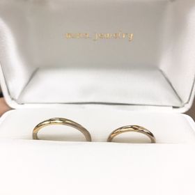 【mina.jewelry(ミナジュエリー)の口コミ】 フルオーダーなので、二人の好きを形にできるところが決め手です。なにか…