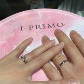 【アイプリモ(I-PRIMO)の口コミ】 新郎は指輪の真っ直ぐとしたシンプルなデザインに、新婦は真っ直ぐのシン…