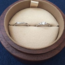 【COLANY(コラニー)の口コミ】 重みがあるのに違和感の無い着け心地や、結婚指輪と婚約指輪を一緒に着け…