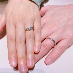 【TRECENTI(トレセンテ)の口コミ】 ウェーブデザインのものに双子ダイヤモンドを入れていただきました。内側…