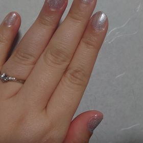 【銀座ダイヤモンドシライシの口コミ】 デザインはかなり迷いましたが、担当の方に私の指の形に合うのはウェーブ…