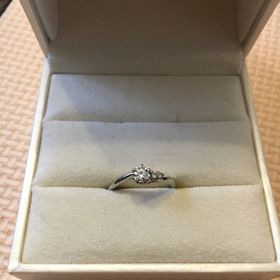 【アンジェリックフォセッテ(Angelique Fossette)の口コミ】 流れ星を見に行ったことが思い出だったため、流れ星をイメージしたデザイ…