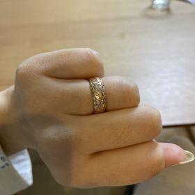 【Makana(マカナ)の口コミ】 ひとつひとつ手彫りで作っていると言うこと
２つのリングを続けて彫ってい…