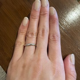 【アイプリモ(I-PRIMO)の口コミ】 指輪のデザインはシンプルでふが、ダイヤモンドがしっかり輝いていて、派…