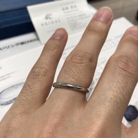 【4℃ BRIDAL(ヨンドシーブライダル)の口コミ】 石なしでシンプルな結婚指輪を探しており、４℃さんの結婚指輪を試着させて…