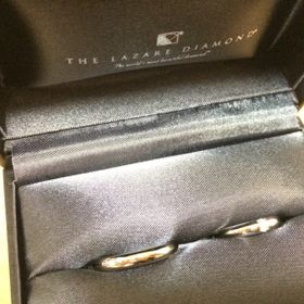【ラザール ダイヤモンド(LAZARE DIAMOND)の口コミ】 暗い所でもダイヤがキラキラ輝く、ダイヤのカットを店員さんがスコープで…