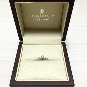 【SHINOHARA Bridal(シノハラブライダル)の口コミ】 結婚資金的に婚約指輪を購入するつもりではなかったので、
とりあえず見て…