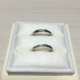 【俄(にわか)の口コミ】 夫婦ともにシンプルで細身なリングをイメージしていたので。

新婦用リン…