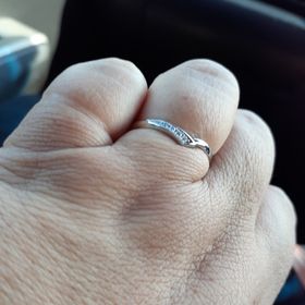 【4℃ BRIDAL(ヨンドシーブライダル)の口コミ】 デザインに一目惚れして。プラチナのリングにずっと憧れていて、ラインも…