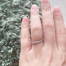 【宝寿堂(ほうじゅどう)の口コミ】 薬指を見た時に、嬉しい気持ちになれればなぁと思って、石が並んでいるも…