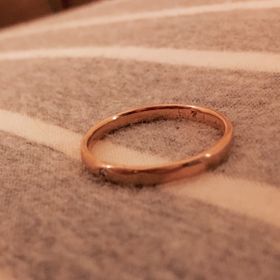 【ete(エテ)の口コミ】 ちょっと一捻りあるものがいいなと探していたのですが、つや消しでちょっ…