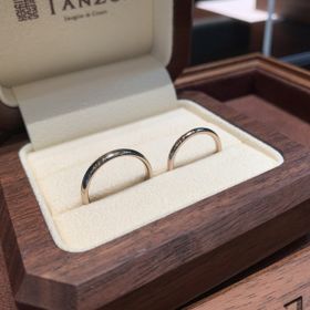 【TANZO.(鍛造指輪)の口コミ】 婚約指輪をTANZOさんで作っていただいた際に、ゴールドの色に一目惚れしま…