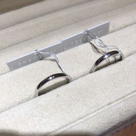 【TRECENTI(トレセンテ)の口コミ】 双子ダイヤモンドを内側に付けることで2人の特別な指輪とし、その分デザイ…