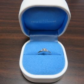 【銀座ダイヤモンドシライシの口コミ】 婚約指輪といえば、1石リングのイメージでしたが
せっかくなら普段使いも…
