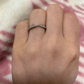 【ティファニー(Tiffany & Co.)の口コミ】 リボンのような可愛いデザインに惹かれました。婚約指輪も同じティファニ…