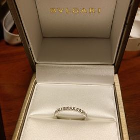 【ブルガリ(BVLGARI)の口コミ】 石が目立ちすぎるデザインが好みではなかったため、
ハーフエタニティリン…