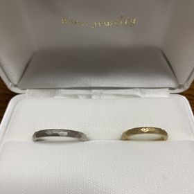 【mina.jewelry(ミナジュエリー)の口コミ】 2人とも多面のマット仕上げのリングがよくて探していました。
フルオーダ…