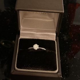 【アイプリモ(I-PRIMO)の口コミ】 指輪のデザインの決め手は、シンプルイズザベスト。飽きることなく、長く…