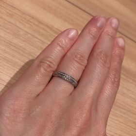 【YUKIZAKI BRIDAL(ユキザキブライダル)の口コミ】 この指輪を選んだ理由は、
2つリングをしているみたいに豪華でキラキラし…