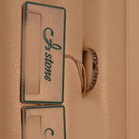 【I's stone(アイズストーン)の口コミ】 ストレートタイプの結婚指輪を探しており幾つか勧めてもらった中にこちら…