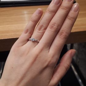 【PORTADA(ポルターダ)の口コミ】 いくつか試着をして、サイドメレがついたタイプがしっくりきました。ネッ…