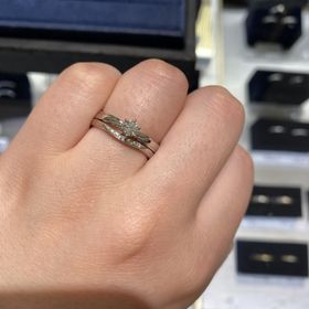 【4℃ BRIDAL(ヨンドシーブライダル)の口コミ】 付け心地が良く、指にスッと馴染む感じがしました。こちらを訪れる前に複…