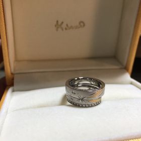 【ケイウノ ブライダル(K.UNO BRIDAL)の口コミ】 オーダーで二人の要望が全て詰まった指環です。
ジュエリーショップをたく…