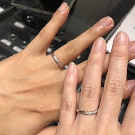 【エクセルコダイヤモンド(EXELCO DIAMOND)の口コミ】 女性用のリングのデザインがダイヤもプラチナも引き立つデザインで、他ブ…