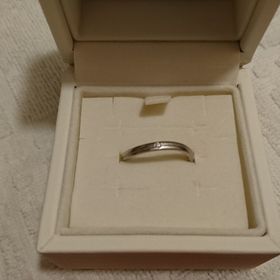 【アイプリモ(I-PRIMO)の口コミ】 一粒以上の石が入っていて、ストレートではなくうねったラインのものを探…