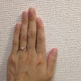 【ラザール ダイヤモンド(LAZARE DIAMOND)の口コミ】 ダイヤモンドの台がたてづめになっているのですが、昔のようにダイヤモン…