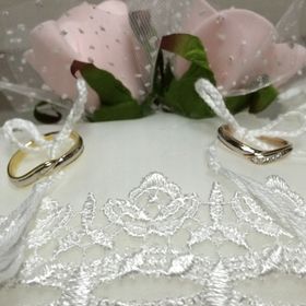 【ケイウノ ブライダル(K.UNO BRIDAL)の口コミ】 すべてオーダーメイドで作ってもらえるというのが決め手でした。デザイン…