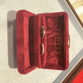 【PILOT BRIDAL(パイロットブライダル)の口コミ】 沢山のデザインの指輪を出してもらい、お互いが付けたいデザインを三個ぐ…