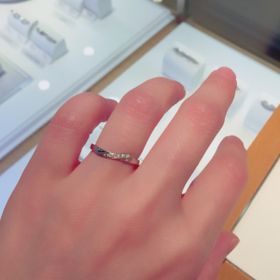 【STAR JEWELRY(スタージュエリー)の口コミ】 上品でシンプル、価格帯も手を取りやすい、指が綺麗に見える、これを条件…