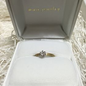 【mina.jewelry(ミナジュエリー)の口コミ】 よくあるダイヤとプラチナの婚約指輪ではなく自分らしいものが欲しかった…