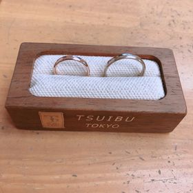 【ついぶ工房の口コミ】 女性用はピンクゴールドで光沢を、男性用はホワイトゴールドでマットな質…