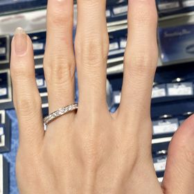 【リューツウ】の口コミ フルエタニティで、ダイヤの輝きがキラキラして凄く綺麗でした。小さいダイ...