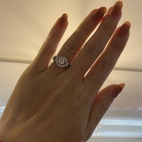 【ハリー・ウィンストン(Harry Winston)の口コミ】 憧れのハリーウィンストンです。
婚約指輪感のある指輪にも憧れましたが、…