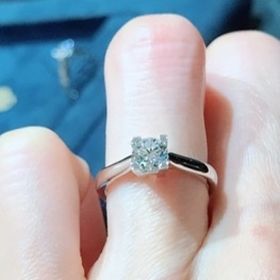 【ハリー・ウィンストン(Harry Winston)の口コミ】 一粒ダイヤモンドですが細部がとても凝っていてさすがハリーウィンストン…