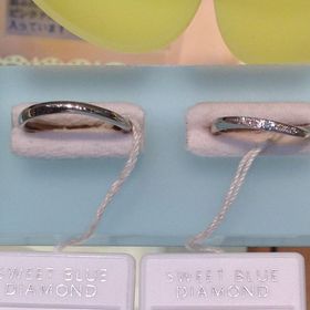 【SWEET BLUE DIAMOND(スウィートブルーダイヤモンド)】の口コミ 細身でシンプルなデザインで、着けてる違和感を感じさせないようなものを探...