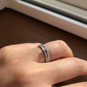 【俄(にわか)の口コミ】 指輪選びはとにかく迷います。店員さんイチオシだった為、これにしました…