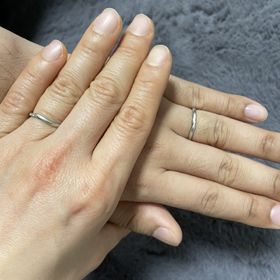 【俄(にわか)の口コミ】 主人はよくある結婚指輪は面白くないから、デザインが派手なものか、コン…