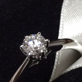 【エクセルコダイヤモンド(EXELCO DIAMOND)の口コミ】 婚約指輪を送ると決めたあと、主役のダイヤモンドの質で指輪を選んでいっ…