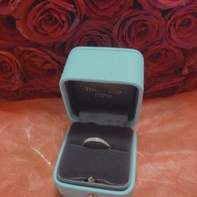 【ティファニー(Tiffany & Co.)の口コミ】 ダイヤモンドがちりばめられていて繊細なつくりでした。リング自体がとて…