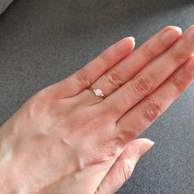 【Koo-fu(クーフー)】の口コミ デザインはメレで探していて、指にはめた感じも良かったので決めました。ピ...