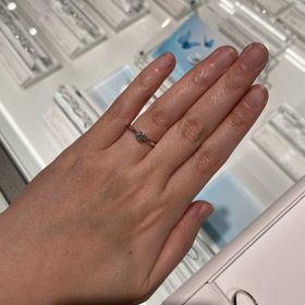 【CAFERING(カフェリング)の口コミ】 デザインはシンプルな一粒ダイヤです。婚約指輪といえばまずイメージする…