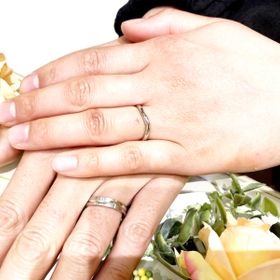 【COLANY(コラニー)の口コミ】 デザインがシンプルで美しく、自分たちによく似合っていると感じました。…